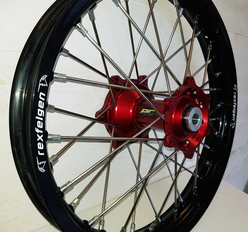 10-2512036 Wheel 18-2,15 BETA 13-> BLACK RIM/RED HUB