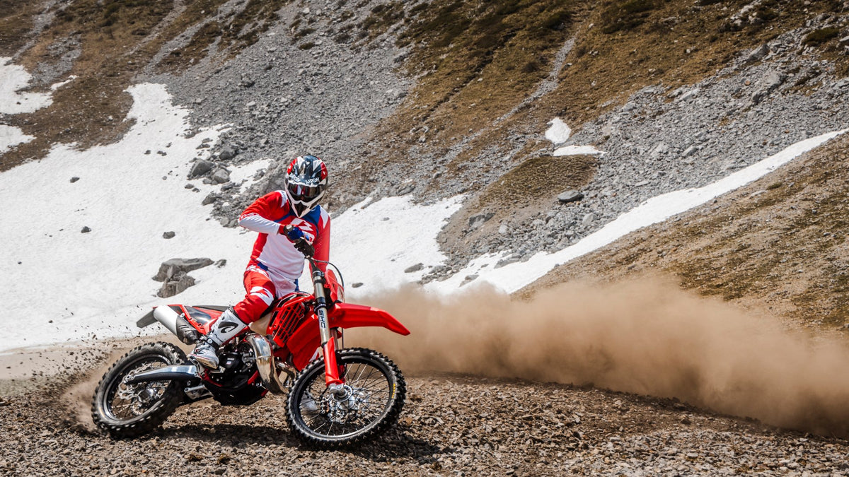 Beta RR X-Pro 2T MY27 på grusväg